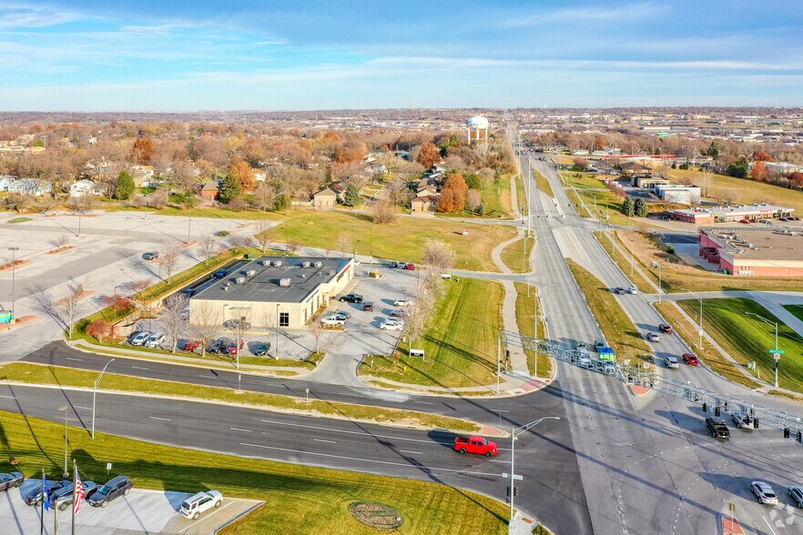 5730 S 144th St, Omaha, NE à louer - Photo de l’immeuble – Image 3 sur 5