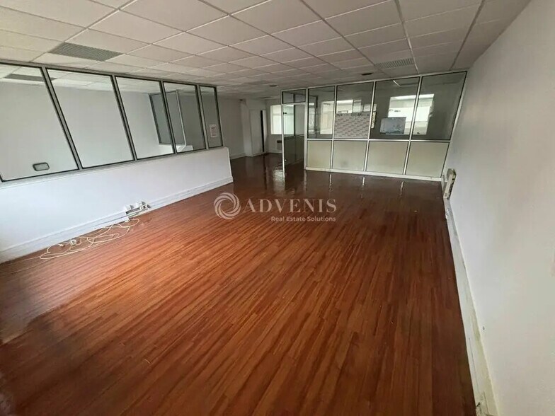 Local d’activités dans Voisins-le-Bretonneux à louer - Photo intérieure – Image 2 sur 5