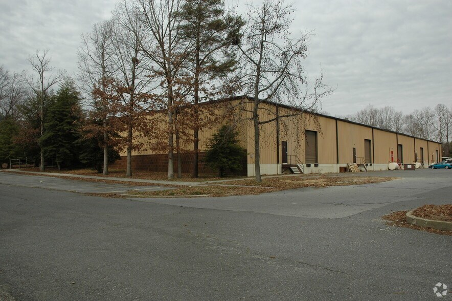 109 Post Office Rd, Waldorf, MD à louer - Photo de l’immeuble – Image 3 sur 14