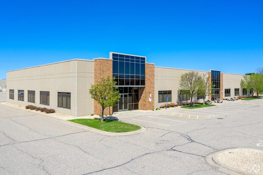 5550 Upper 147th St W, Apple Valley, MN à vendre - Photo de l’immeuble – Image 1 sur 2