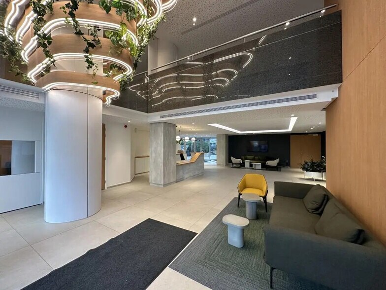 85 Rue Des Trois Fontanot, Nanterre à louer - Photo de l’immeuble – Image 1 sur 13