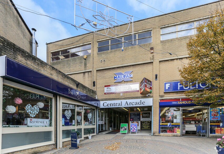 Central Arcade, Cleckheaton à louer - Photo de l’immeuble – Image 2 sur 28