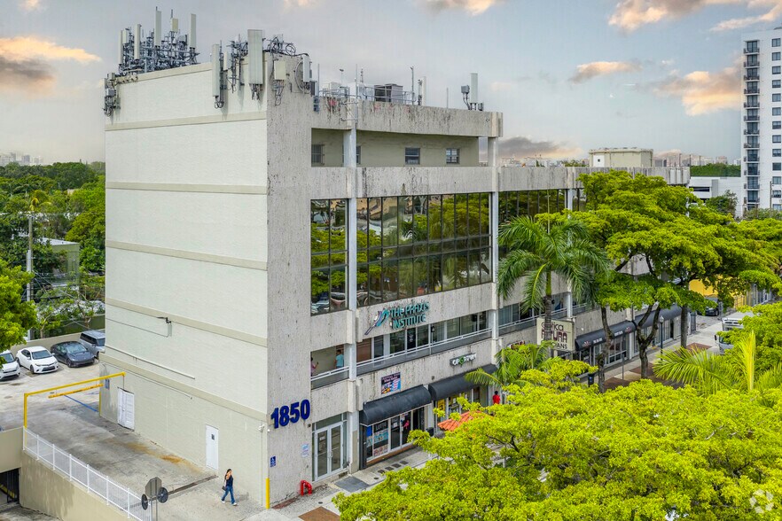 1850 SW 8th St, Miami, FL à louer - Photo principale – Image 1 sur 4