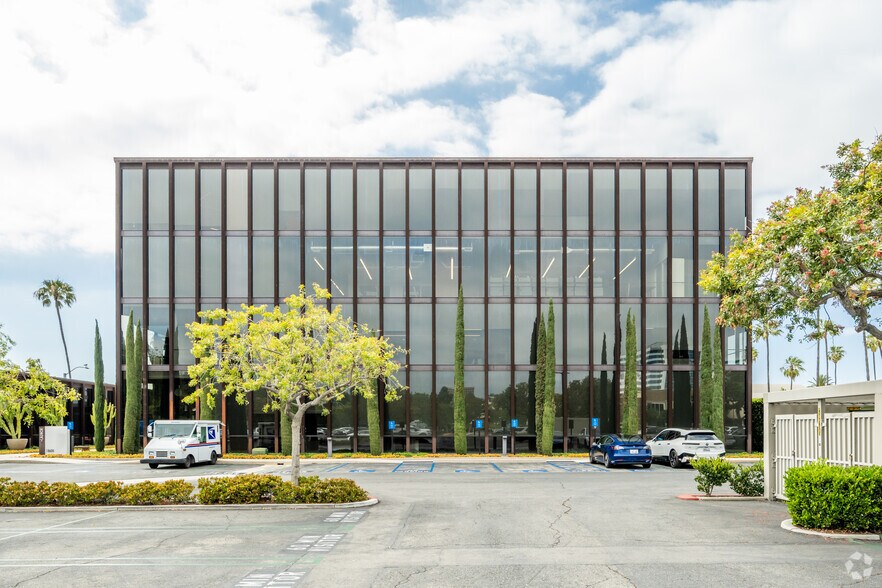 18650 MacArthur Blvd, Irvine, CA à louer - Photo de l’immeuble – Image 3 sur 6