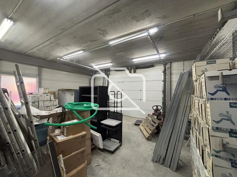 Industriel/Logistique dans Champs-sur-Marne à louer - Photo de l’immeuble – Image 3 sur 6