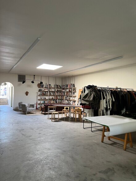 5215 York Blvd, Los Angeles, CA à louer - Photo de l’immeuble – Image 3 sur 18