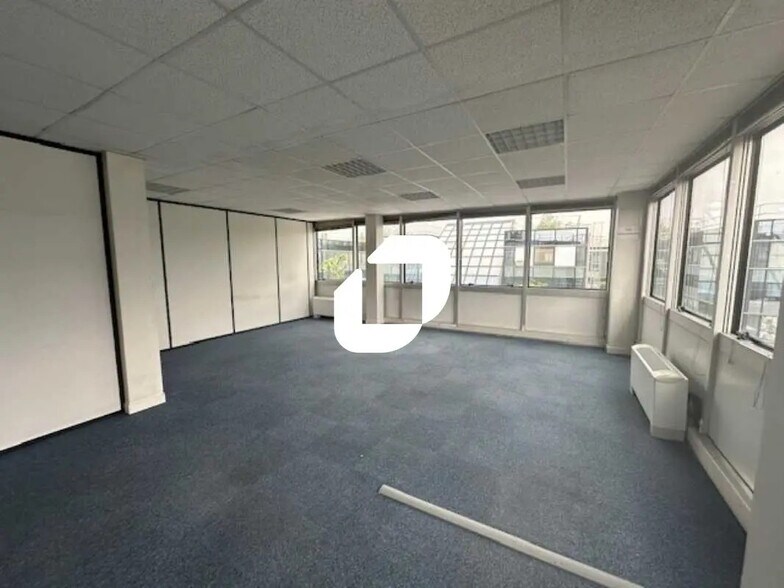 Bureau dans Roissy-en-France à louer - Photo de l’immeuble – Image 2 sur 19