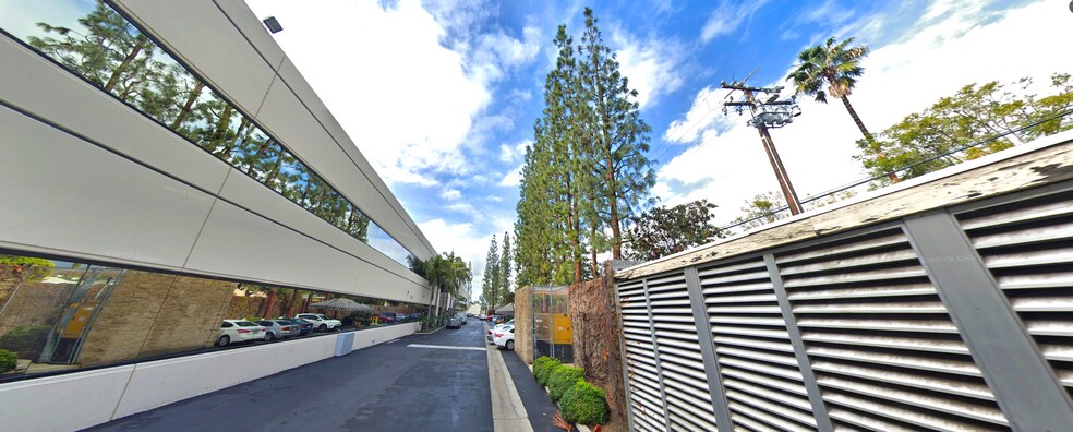 602-606 E Huntington Dr, Monrovia, CA à louer - Photo de l’immeuble – Image 2 sur 2