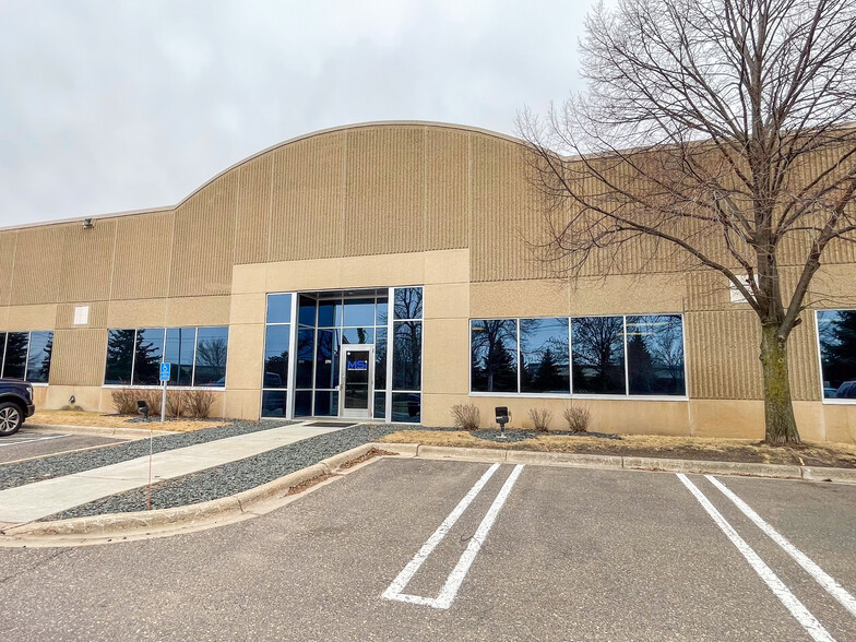 9210 N Wyoming Ave, Brooklyn Park, MN à louer - Photo de l’immeuble – Image 1 sur 2