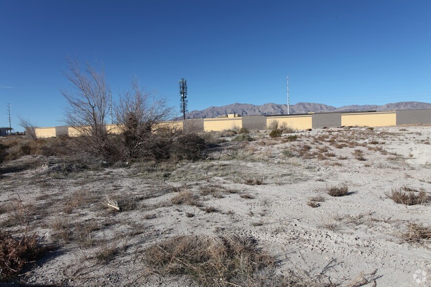 Donna St, North Las Vegas, NV à vendre - Photo de l’immeuble – Image 2 sur 2