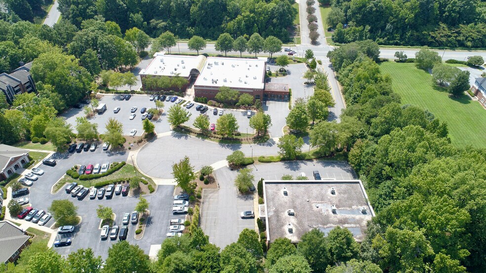 5 Corporate Center Ct, Greensboro, NC à louer - Photo de l’immeuble – Image 3 sur 12