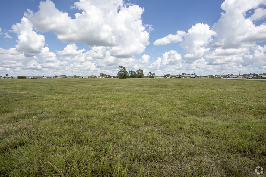 Corner NE Pine Island Rd And Andalusia Blvd, Cape Coral, FL à vendre - Photo principale – Image 1 sur 4
