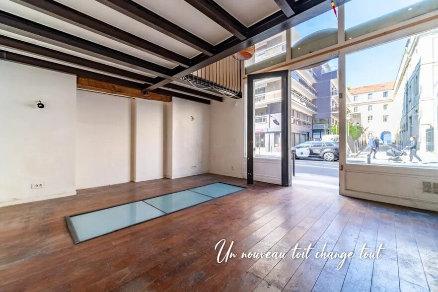 Local commercial dans Paris à vendre - Photo de l’immeuble – Image 2 sur 6