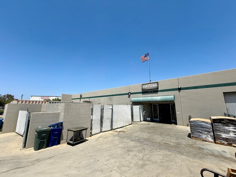 3940 Pixie Ave, Lakewood, CA à louer - Photo de l’immeuble – Image 2 sur 5