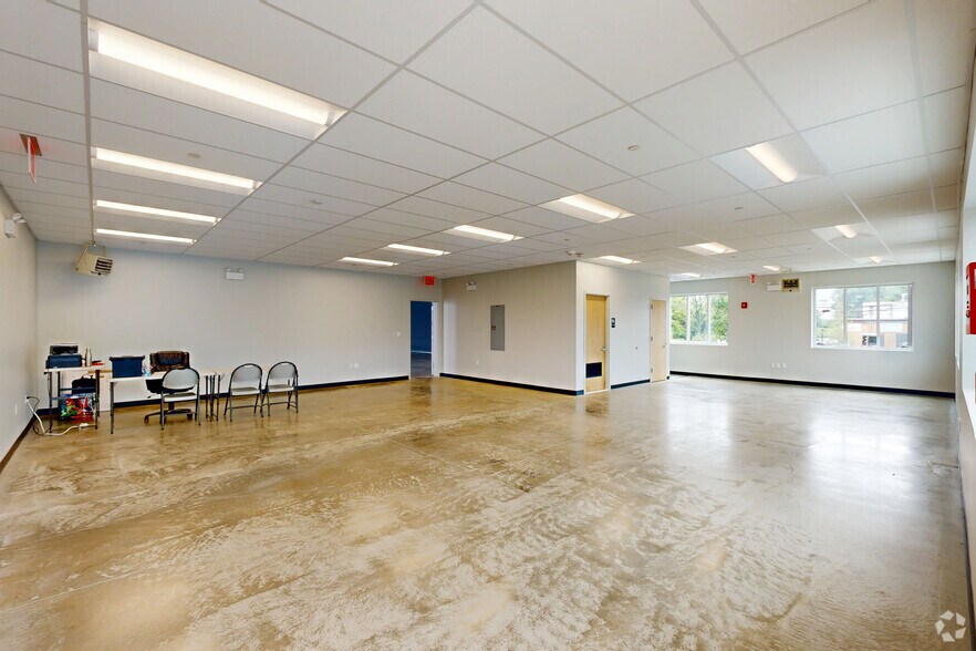 2577 Forest Ave, Staten Island, NY à louer - Numérisation 3D Matterport – Image 2 sur 28
