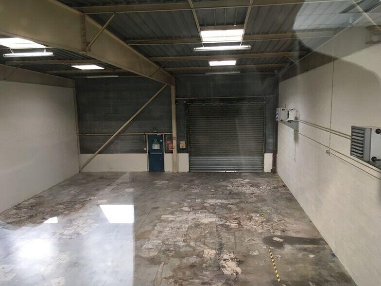 Local d’activités dans Orly à louer - Photo de l’immeuble – Image 3 sur 7