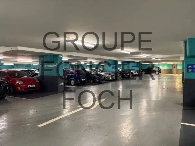 Local d’activités dans Lyon à louer - Photo de l’immeuble – Image 2 sur 3