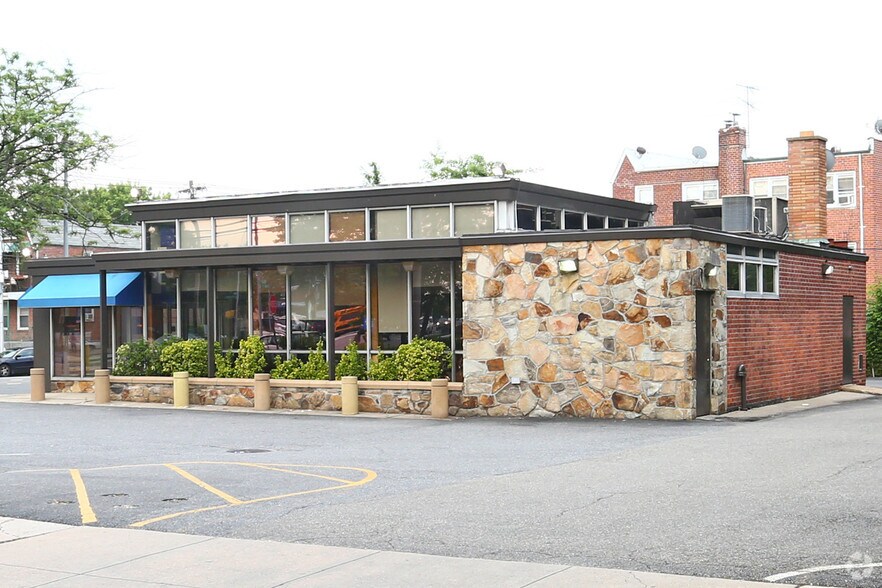 23315 Hillside Ave, Queens Village, NY à louer - Photo de l’immeuble – Image 2 sur 3