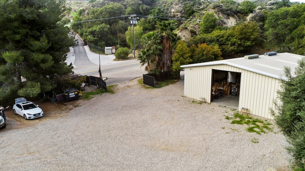 16271 Placerita Canyon rd, Santa Clarita, CA à louer - Photo principale – Image 1 sur 12