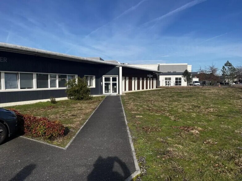 Bureau dans Martillac à vendre - Photo de l’immeuble – Image 1 sur 12