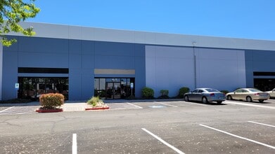 740 E Freeport Blvd, Sparks, NV à louer Photo de l’immeuble– Image 1 sur 4