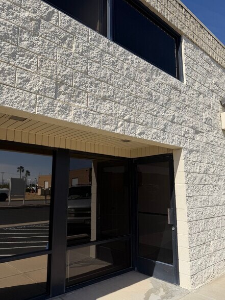 15400 Tamarack Dr, Victorville, CA à louer - Photo de l’immeuble – Image 3 sur 12