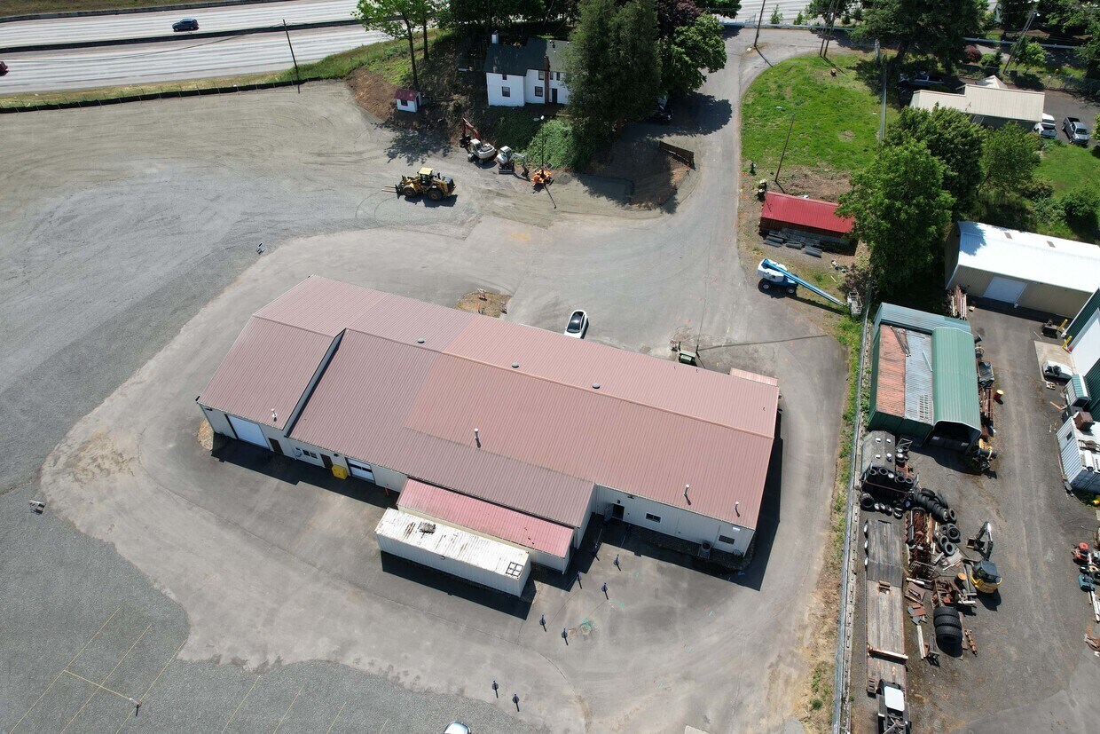 24435 NE Sandy Blvd, Wood Village, OR à louer Photo de l’immeuble– Image 1 sur 2