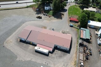 24435 NE Sandy Blvd, Wood Village, OR à louer Photo de l’immeuble– Image 1 sur 2