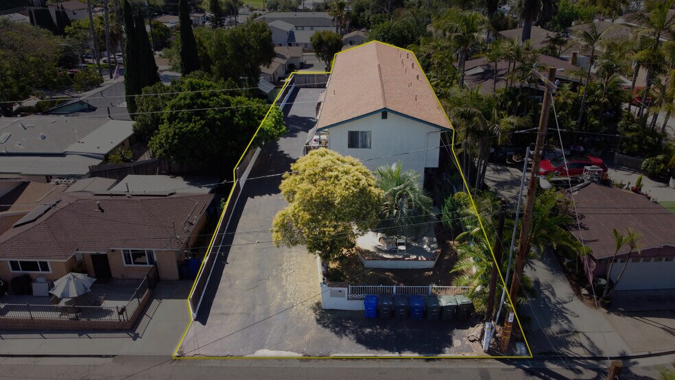 327 E Orange St, Vista, CA à vendre - Photo de l’immeuble – Image 2 sur 11
