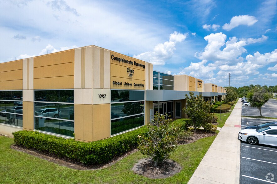 10967 Lake Underhill Rd, Orlando, FL à louer - Photo de l’immeuble – Image 2 sur 29