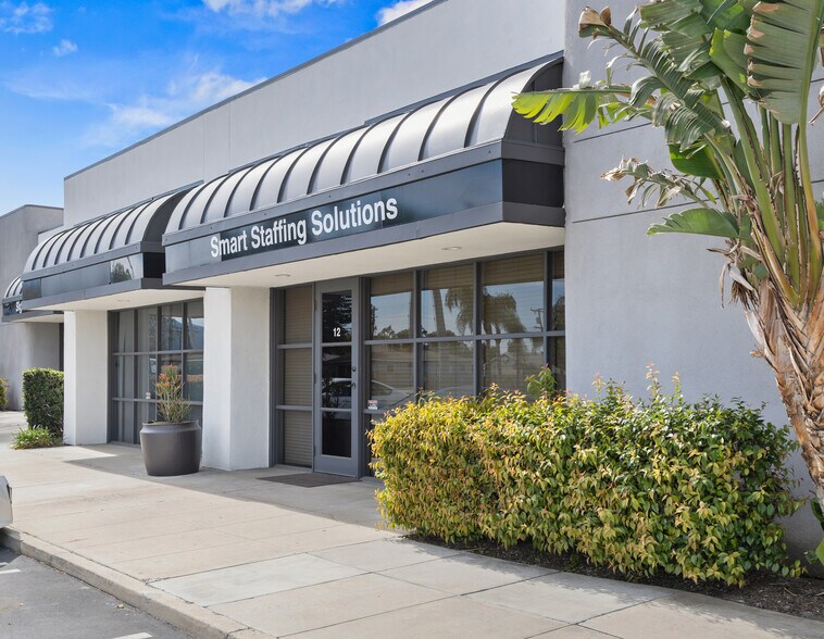 268 N Lincoln Ave, Corona, CA à louer - Photo de l’immeuble – Image 3 sur 7