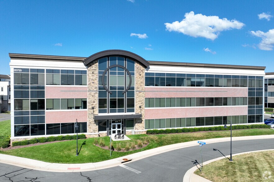 20755 Williamsport Pl, Ashburn, VA à vendre - Photo de l’immeuble – Image 3 sur 6