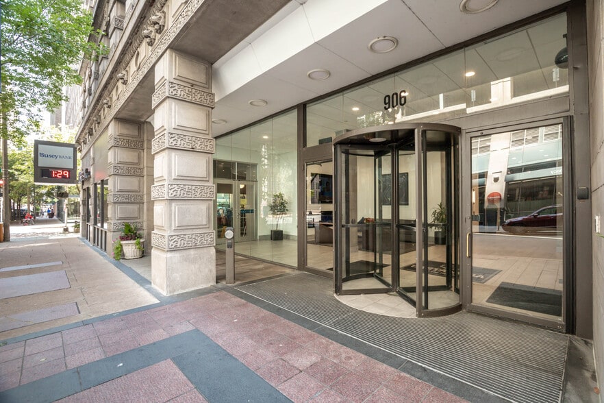 900-914 Olive St, Saint Louis, MO à louer - Photo de l’immeuble – Image 3 sur 28