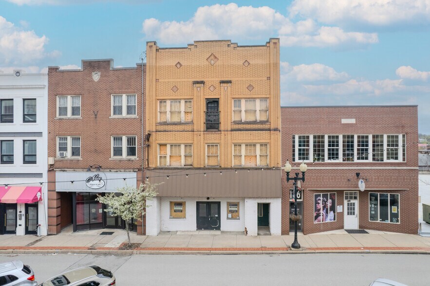 128 S Pennsylvania Ave, Greensburg, PA à vendre - Photo principale – Image 1 sur 28