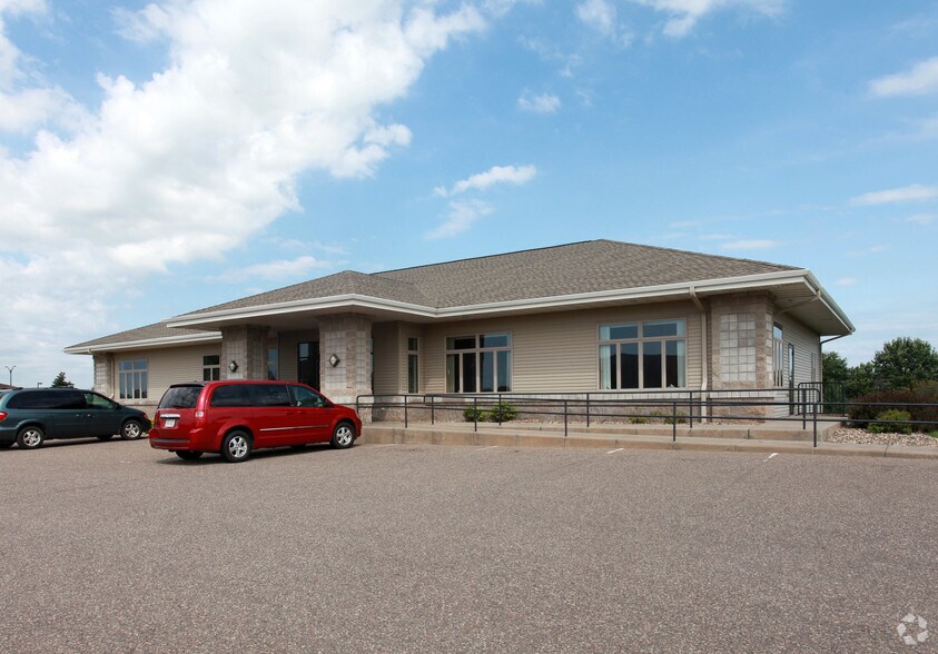 227 Meridian Dr, New Richmond, WI à vendre - Photo principale – Image 1 sur 15