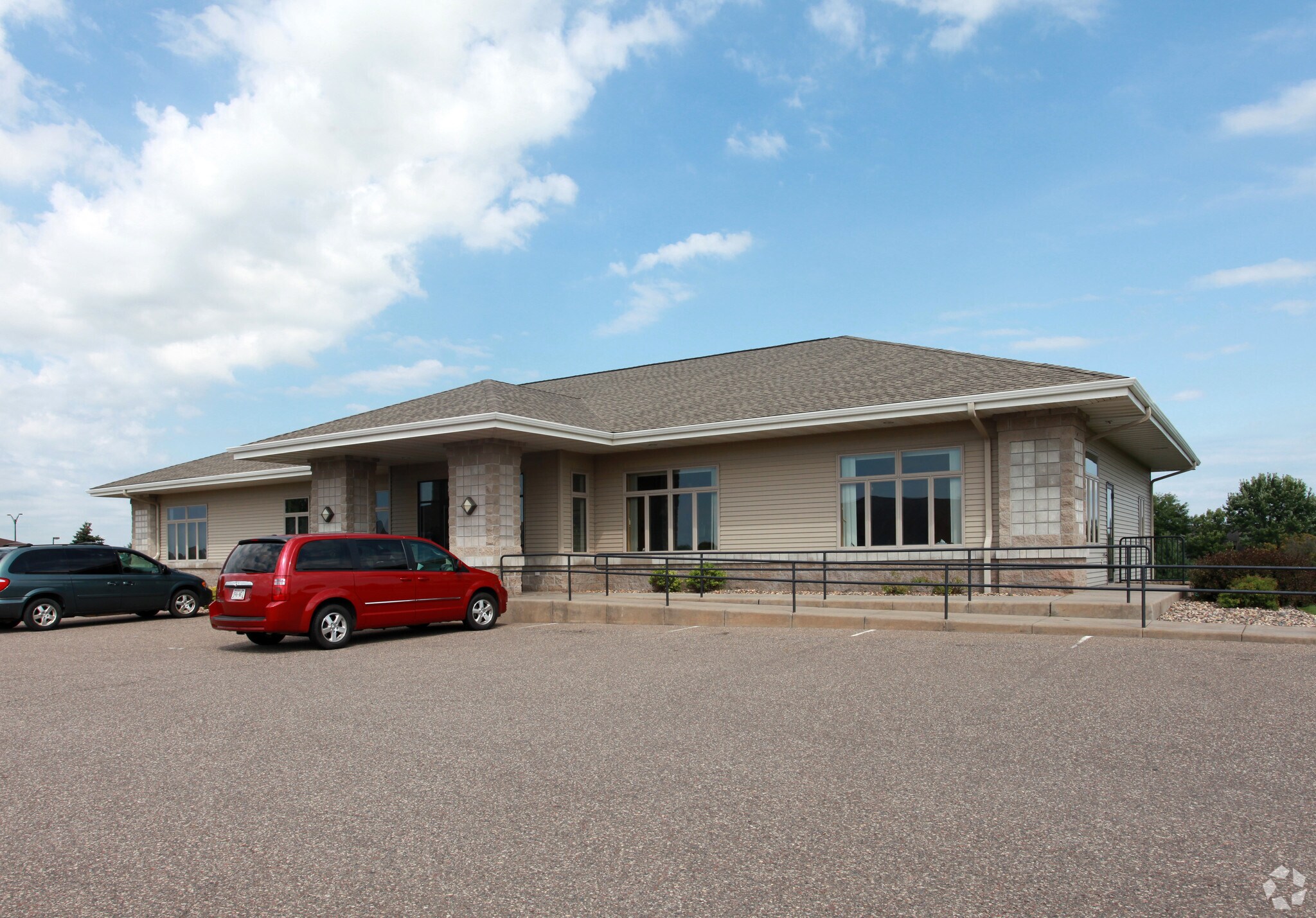 227 Meridian Dr, New Richmond, WI à vendre Photo principale– Image 1 sur 16