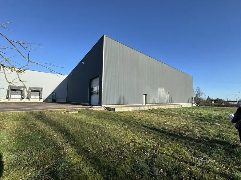 Industriel/Logistique dans Dijon à vendre - Photo de l’immeuble – Image 2 sur 12