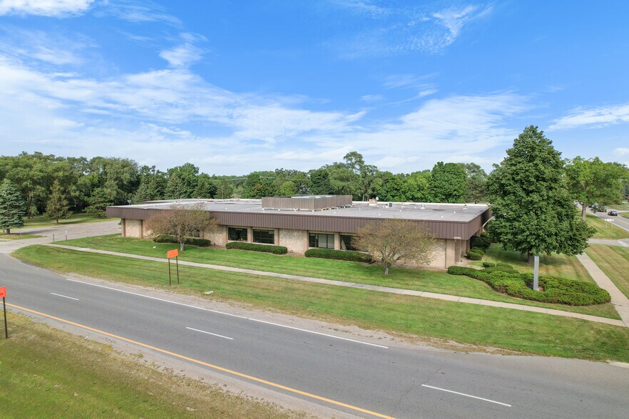 45700 Mound Rd, Shelby Township, MI à louer - Photo de l’immeuble – Image 2 sur 5