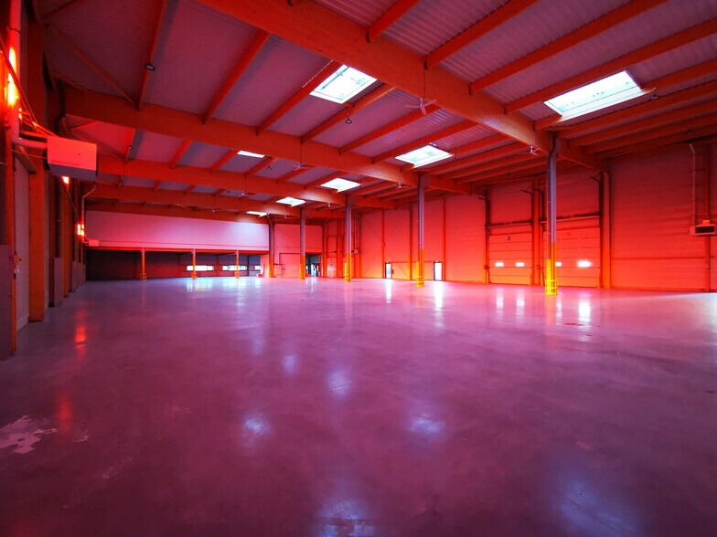 Bureau dans BRIE-COMTE-ROBERT à louer - Photo de l’immeuble – Image 2 sur 6