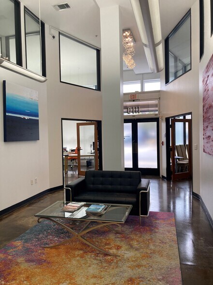 1110 N Florida Ave, Tampa, FL à louer - Hall d’entrée – Image 2 sur 9
