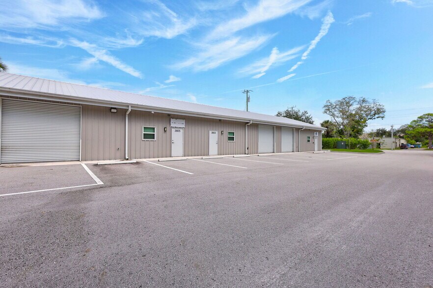 3801-3815 Oleander Ave, Fort Pierce, FL à louer - Photo de l’immeuble – Image 2 sur 9