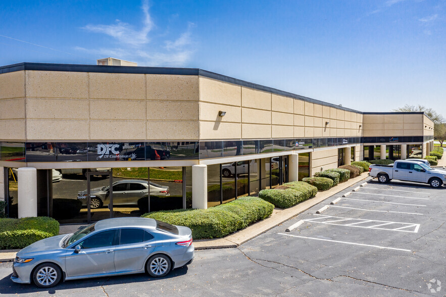 5600-5624 Randolph Blvd, San Antonio, TX à louer - Photo de l’immeuble – Image 1 sur 28