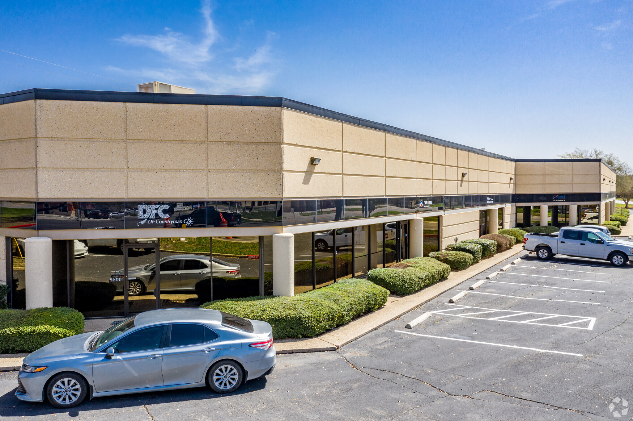 5600-5624 Randolph Blvd, San Antonio, TX à louer Photo de l’immeuble– Image 1 sur 29