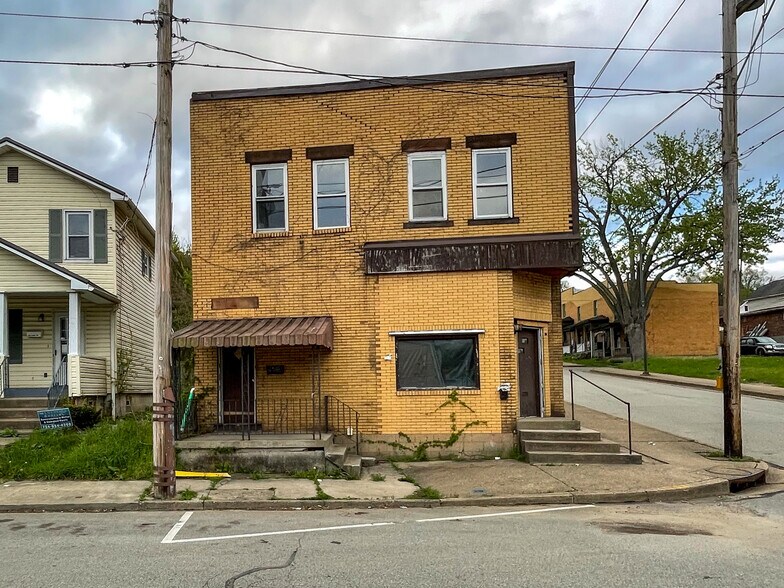 1900 Kenneth Ave, New Kensington, PA à vendre - Photo principale – Image 1 sur 1