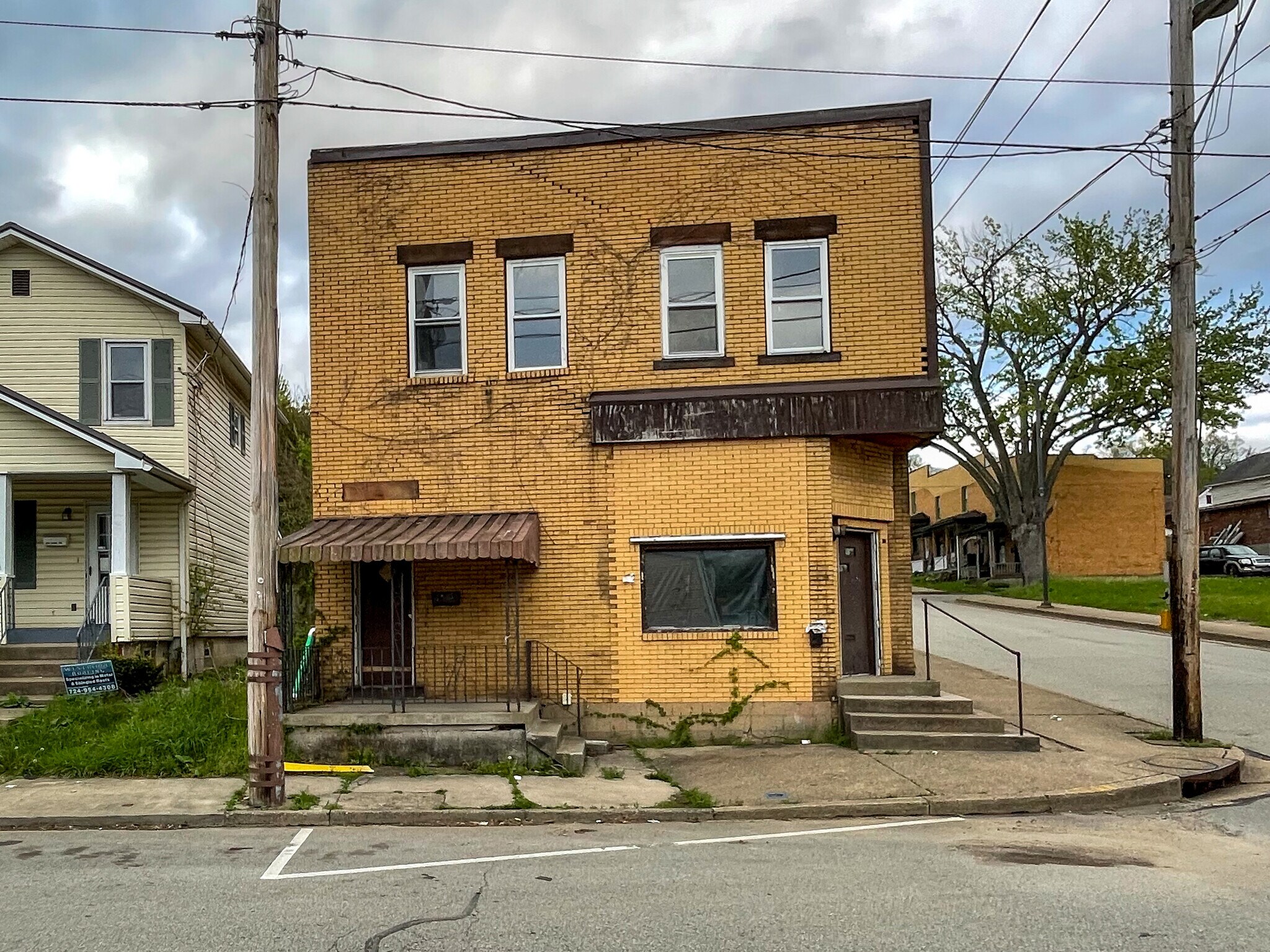 1900 Kenneth Ave, New Kensington, PA à vendre Photo principale– Image 1 sur 2