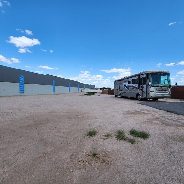 17141 N Dysart Rd, Surprise, AZ à louer - Photo de l’immeuble – Image 2 sur 6