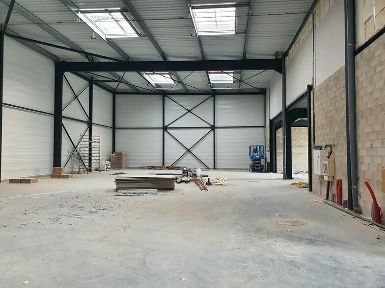 Local d'activités dans Bondoufle à vendre - Photo de l’immeuble – Image 2 sur 10
