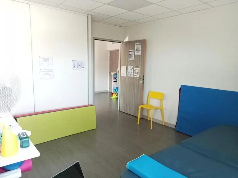 Local d’activités dans Heyrieux à louer - Photo de l’immeuble – Image 2 sur 4