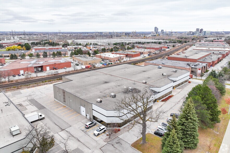 170 Alden Rd, Markham, ON à louer - Photo de l’immeuble – Image 2 sur 3