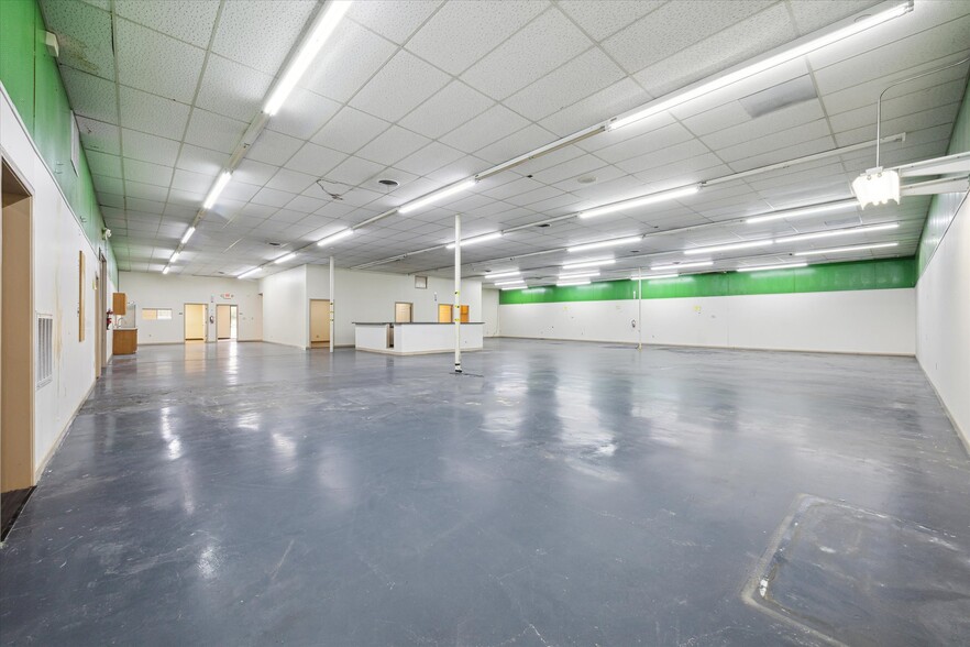 8621 Hwy 6, Hitchcock, TX à louer - Photo de l’immeuble – Image 3 sur 17